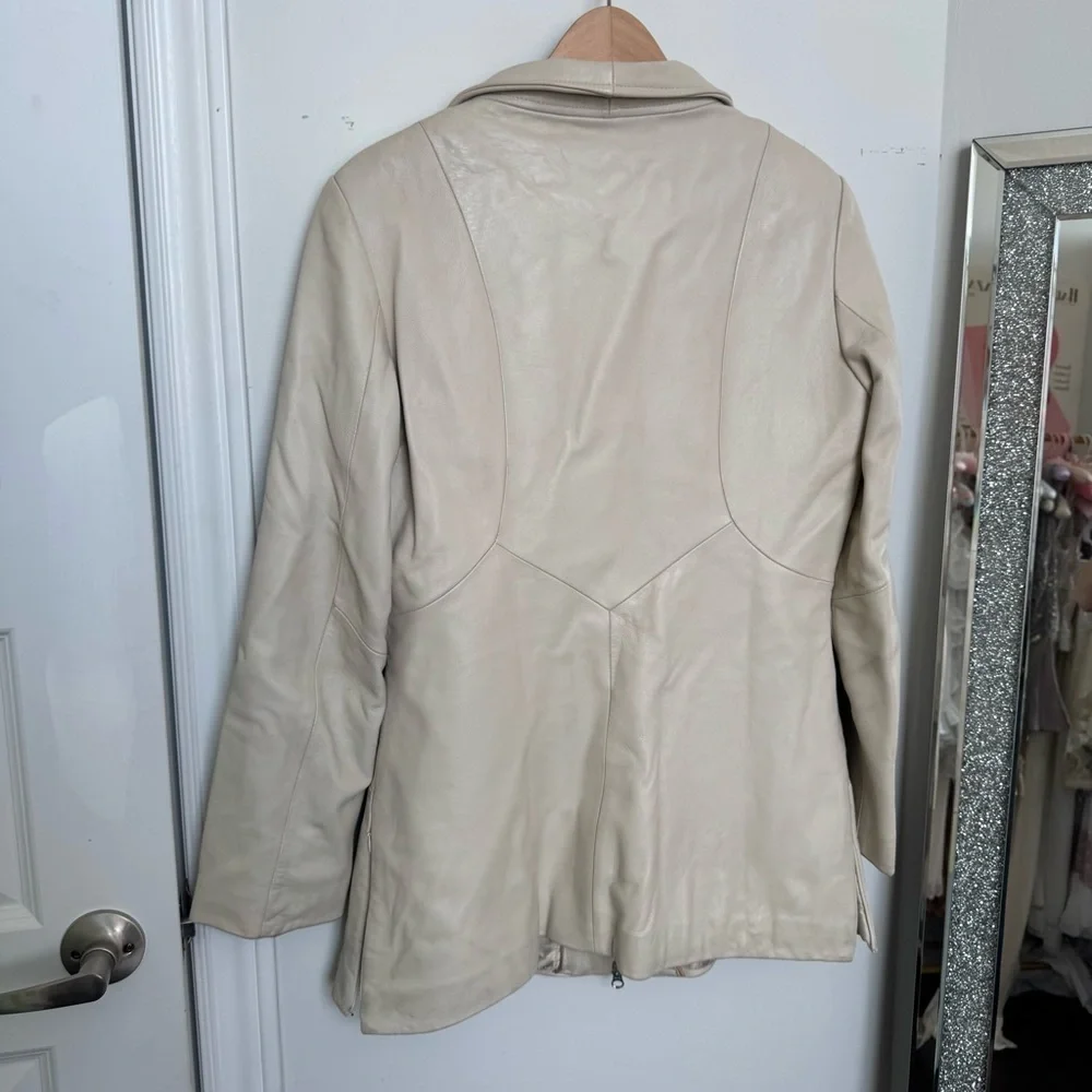 Vintage Danier Genuine Leather Jacket Creamy Taupe, Zip, Minimalist Cut 8/10 - Picture 8 of 8